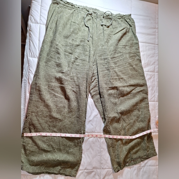 Maurices 2x Wide leg pants green/floral - Picture 3 of 6